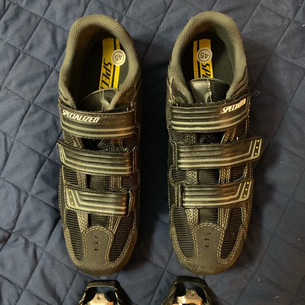 Shimano clip pedals/ Specialized Size 11.5 shoes